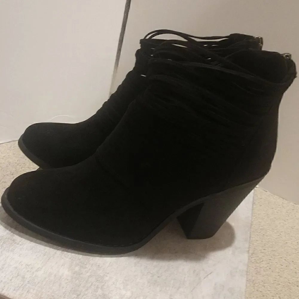 👍 Fergalicious Booties Size 7.5W. A6 - Picture 5 of 8
